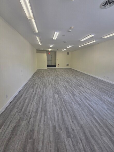 2468-2474 Montauk Hwy, Brookhaven, NY for lease - Interior Photo - Image 3 of 4