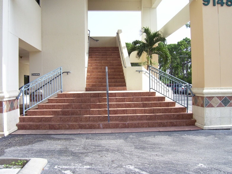 9148 Bonita Beach Rd, Bonita Springs, FL à louer - Photo du bâtiment - Image 3 de 6