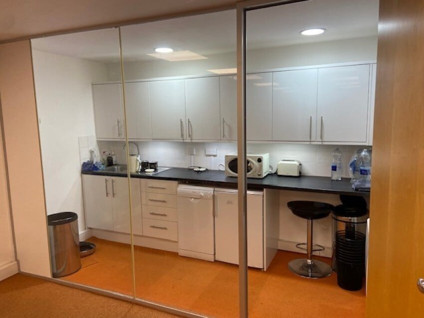 North St, Dorking for lease Interior Photo- Image 1 of 2