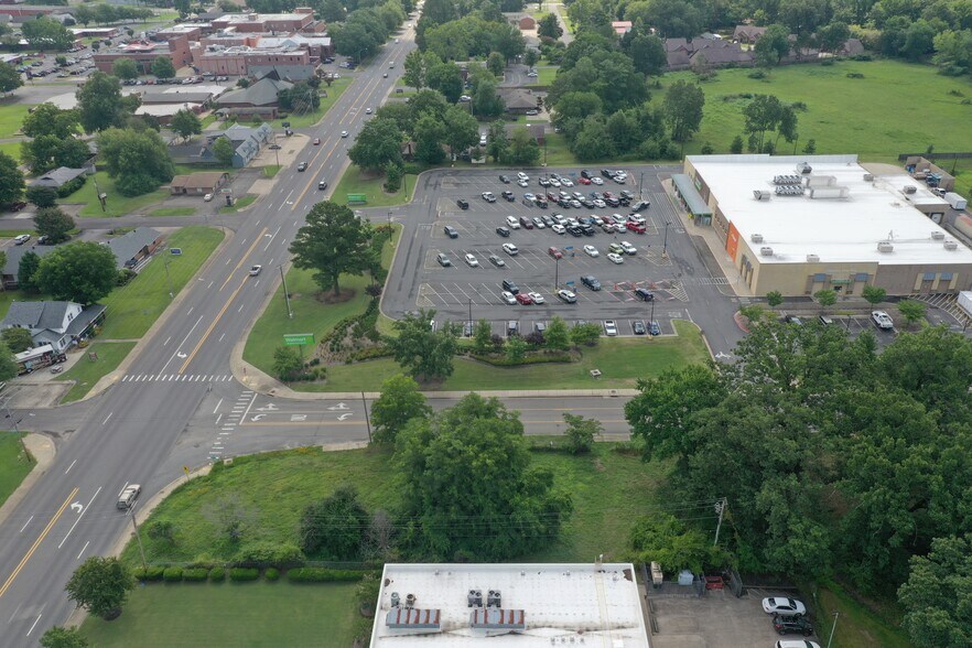 2203 W Main St, Russellville, AR à vendre - Photo du bâtiment - Image 3 de 3