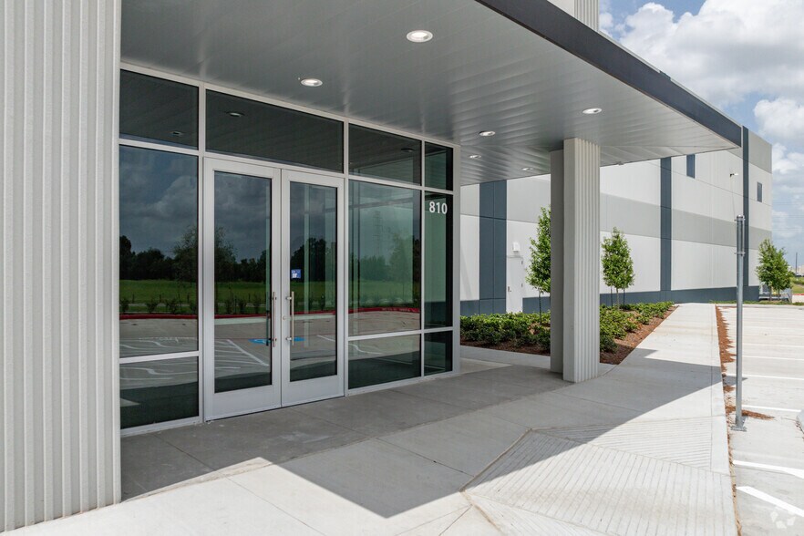 810 Fallbrook Dr, Houston, TX à vendre - Photo du bâtiment - Image 3 de 4