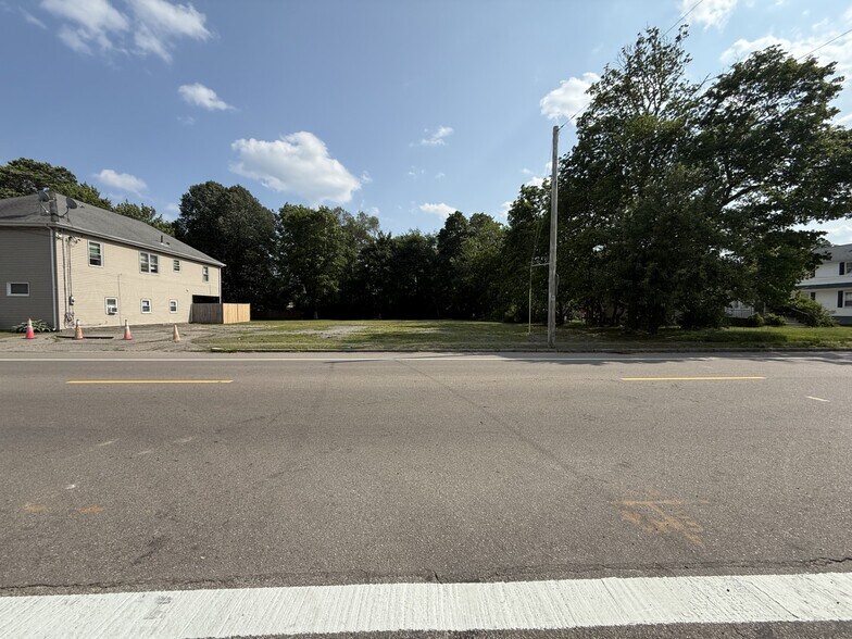 418 Wilbur Ave, Swansea, MA for lease - Primary Photo - Image 1 of 3