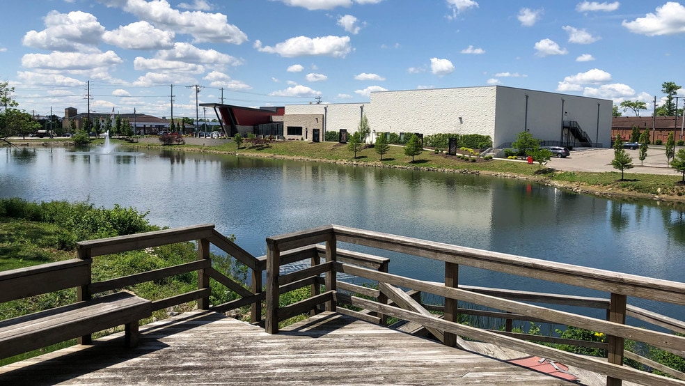 11237 Cornell Park Dr, Blue Ash, OH à louer - Photo du bâtiment - Image 3 de 6