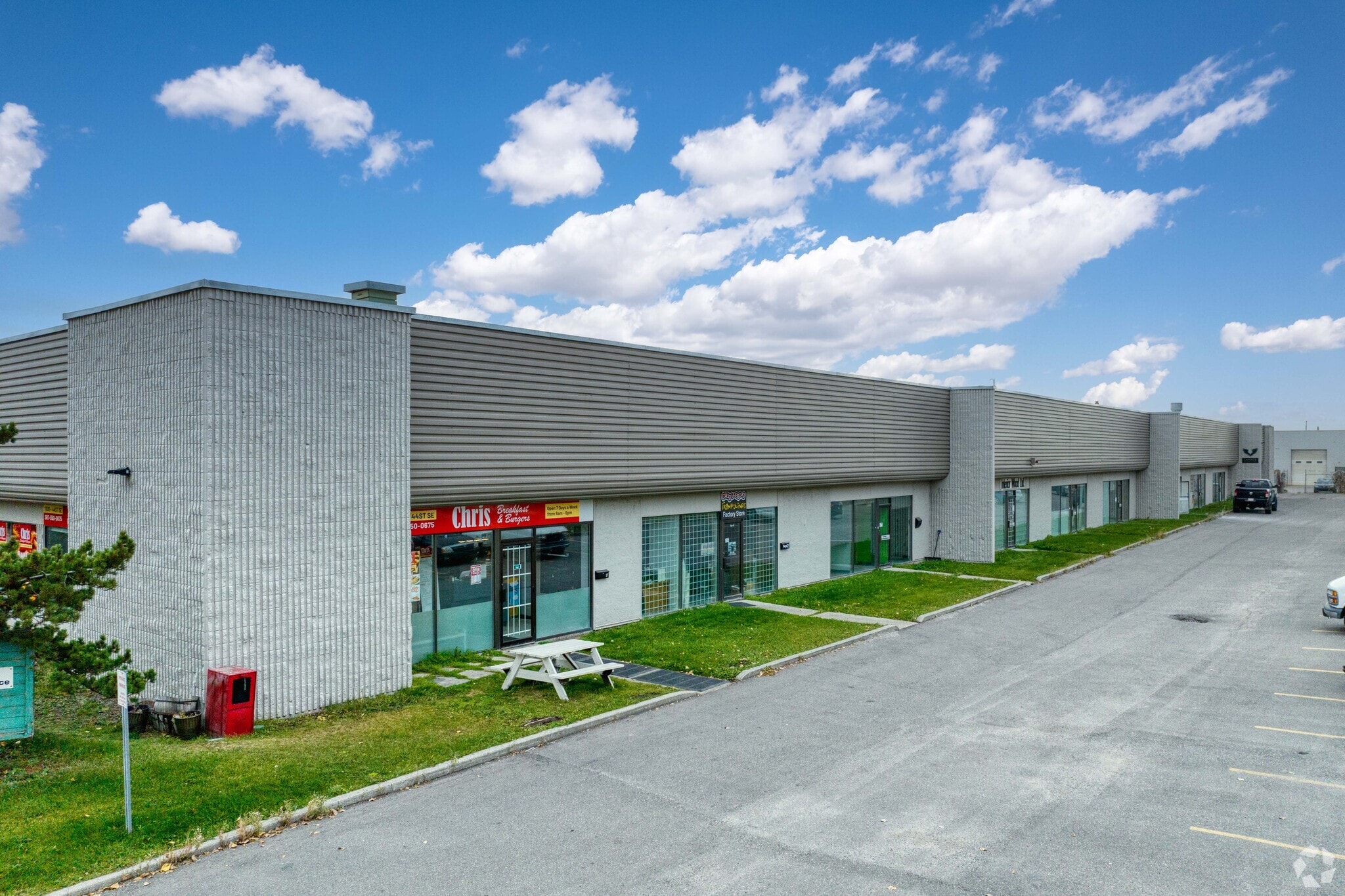 7635 44th St SE, Calgary, AB for sale Primary Photo- Image 1 of 1