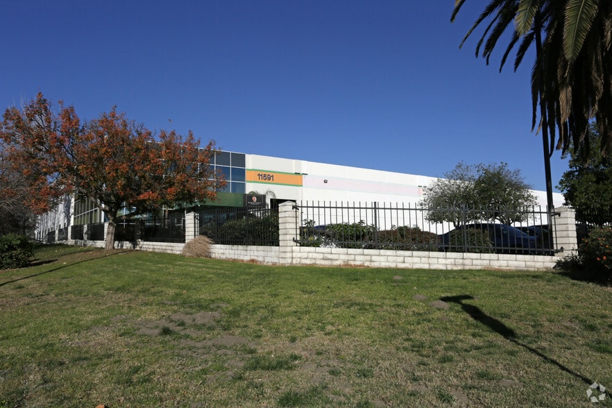 11591 Etiwanda Ave, Fontana, CA for lease - Primary Photo - Image 1 of 4
