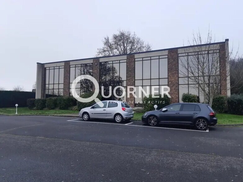 Bureau dans Canly à louer - Photo du bâtiment - Image 2 de 5