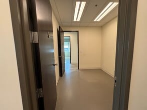 5340 1st St SW, Calgary, AB for lease Interior Photo- Image 2 of 9