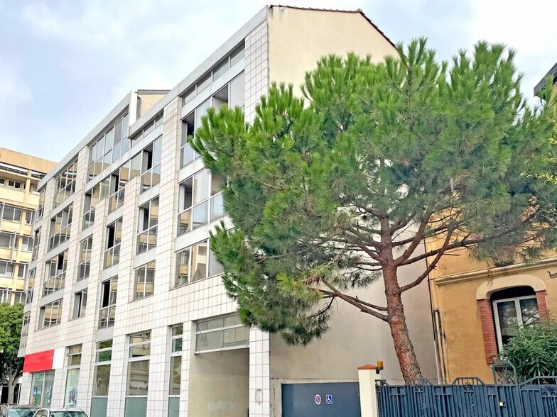 174 Avenue Des Minimes, Toulouse à louer - Photo du bâtiment - Image 2 de 5