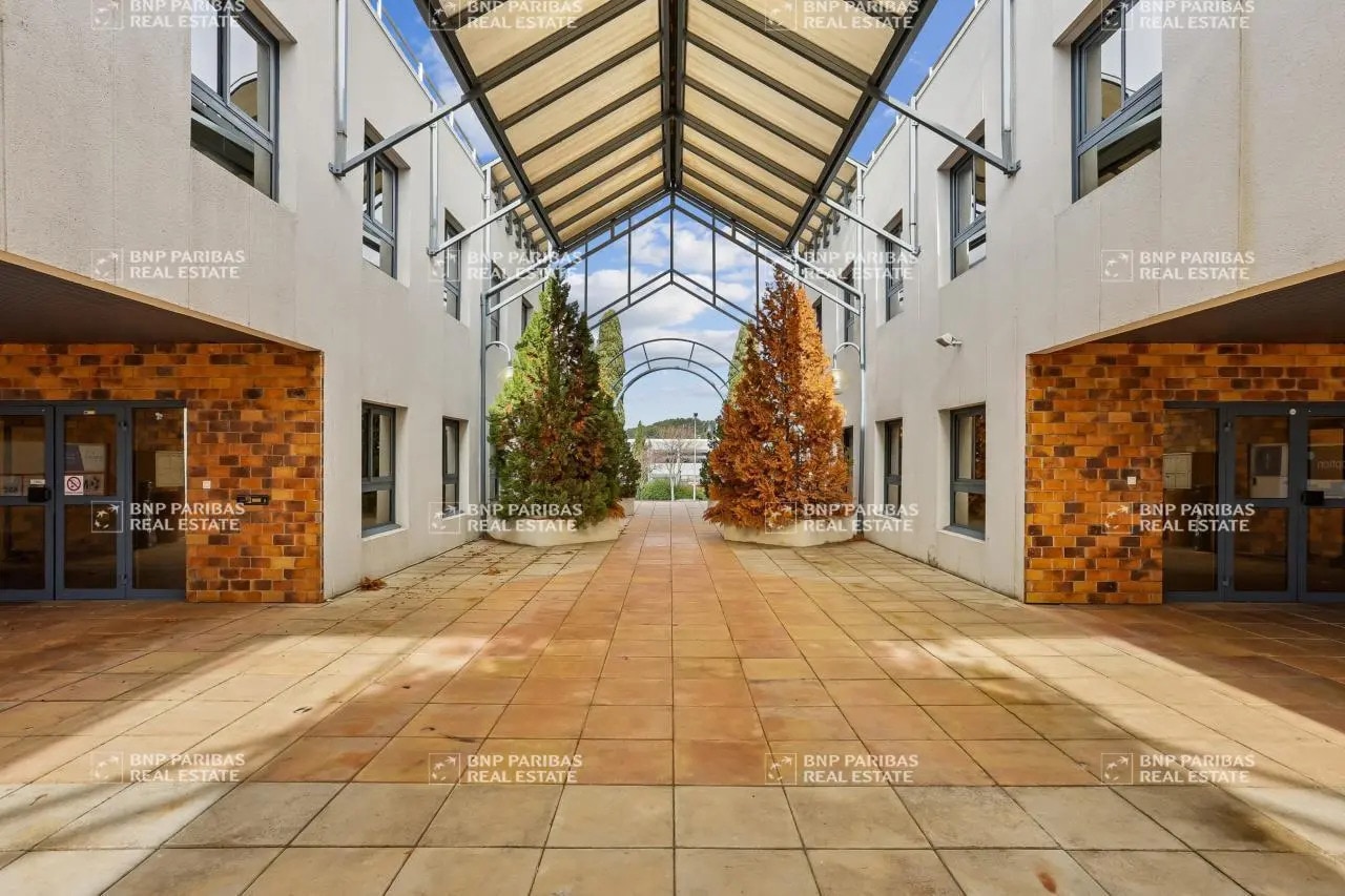 Bureau dans Aix-en-Provence à louer Hall d’entrée- Image 1 de 18