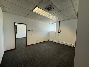 53 New Britain Ave, Rocky Hill, CT à louer Photo intérieure- Image 2 de 5