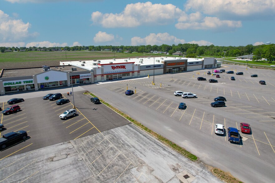 1325 E Jackson St, Macomb, IL à louer - Photo du bâtiment - Image 2 de 7
