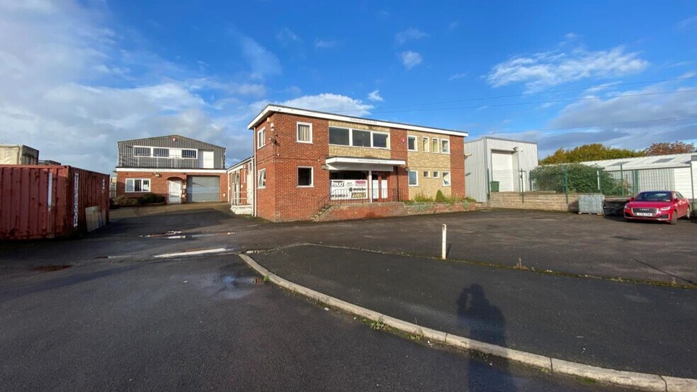 Northway Ln, Tewkesbury à vendre - Photo du bâtiment - Image 3 de 13