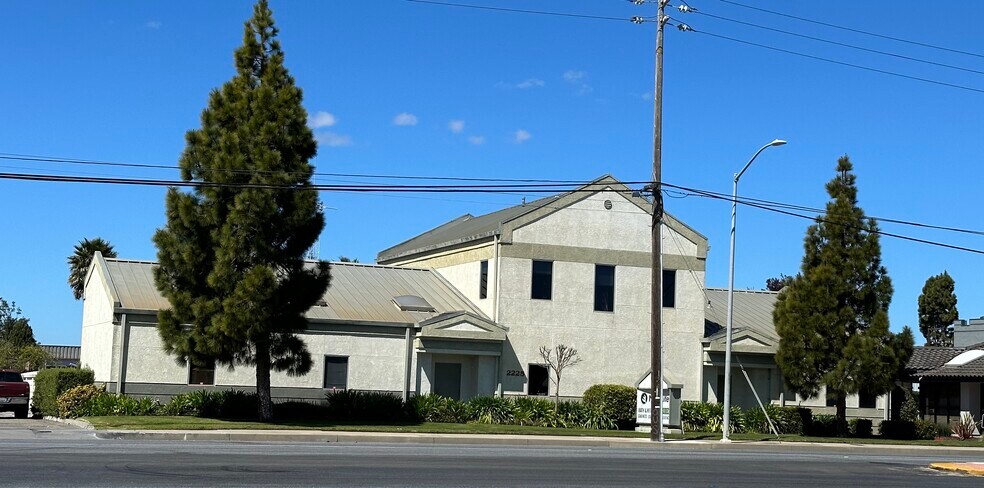 2225 Skyway Dr, Santa Maria, CA à louer - Photo du bâtiment - Image 2 de 3