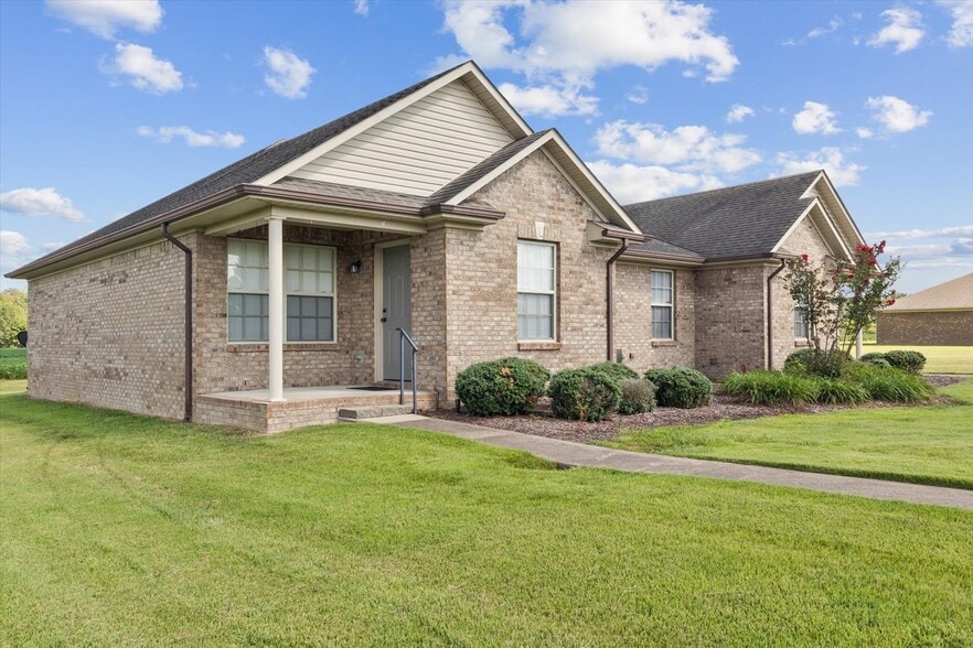 56-71 Mattox Rd portfolio of 8 properties for sale on LoopNet.ca - Building Photo - Image 2 of 30