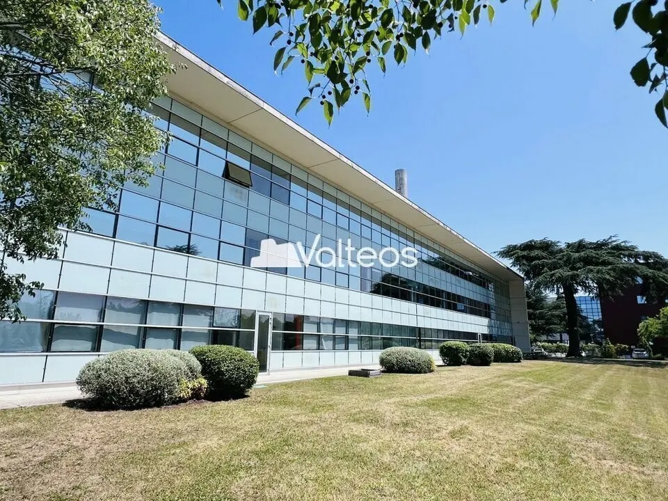 10 Rue Claude-Marie Perroud, Toulouse for lease Primary Photo- Image 1 of 19