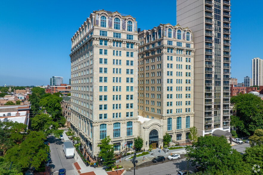 2300 N Lincoln Park West, Chicago, IL à vendre - Photo principale - Image 1 de 1