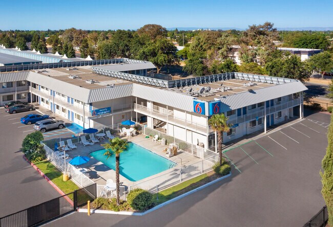 More details for 1564 E Main St, Woodland, CA - Hospitality for Sale