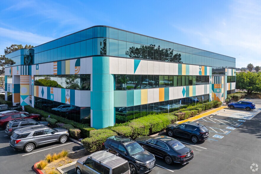 5973 Avenida Encinas, Carlsbad, CA à louer - Photo du bâtiment - Image 2 de 17