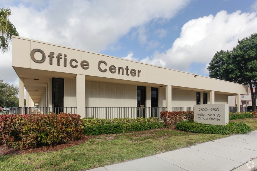 2700-2750 N 29th Ave, Hollywood, FL à louer - Photo du bâtiment - Image 2 de 6