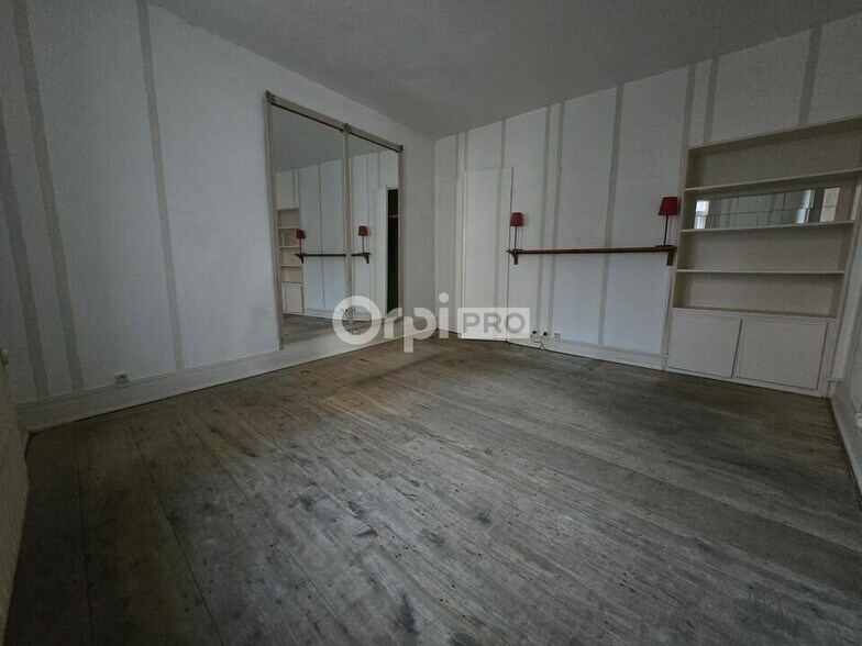 Flex in Lille for sale - Building Photo - Image 2 of 7