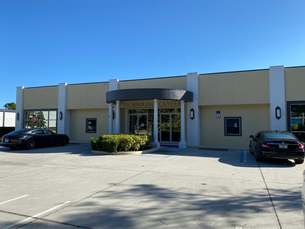 3143 Skyway Cir, Melbourne, FL à louer Photo du bâtiment- Image 1 de 5