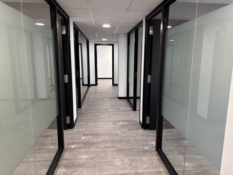Office in A Coruña, La Coruna for lease - Interior Photo - Image 2 of 14