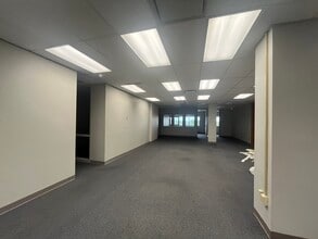 100 N 56th St, Lincoln, NE à louer Photo intérieure- Image 2 de 6