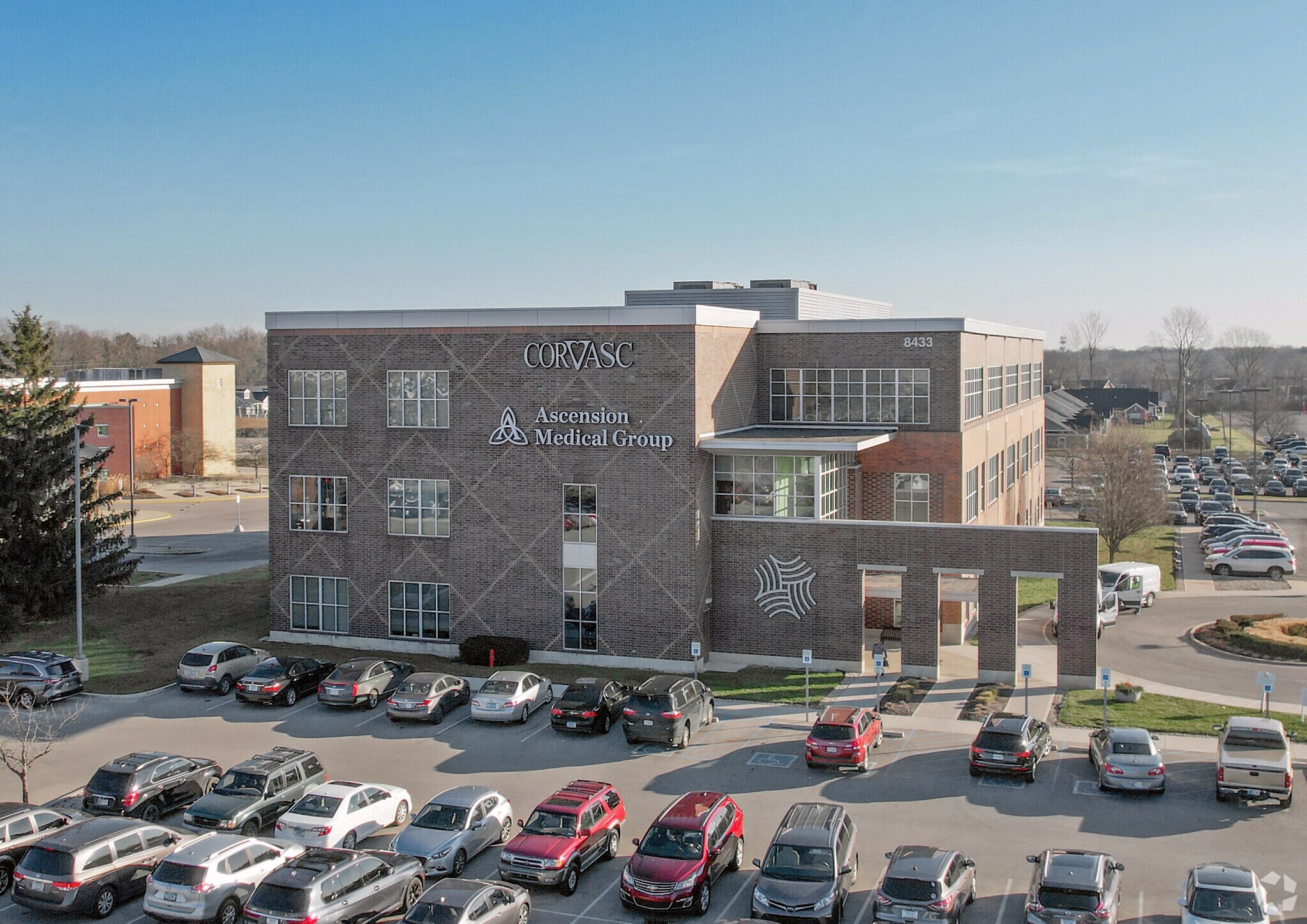 8433 Harcourt Rd, Indianapolis, IN à louer Photo principale- Image 1 de 5