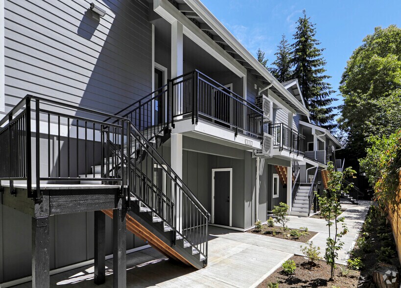 8509 244th St, Edmonds, WA à vendre - Photo du bâtiment - Image 2 de 7