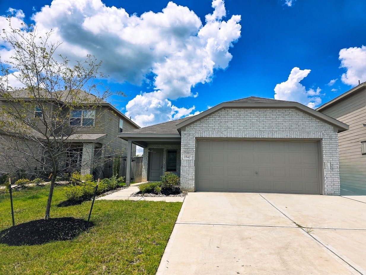 1542 San Sebastien Dr, Conroe, TX for sale Primary Photo- Image 1 of 2
