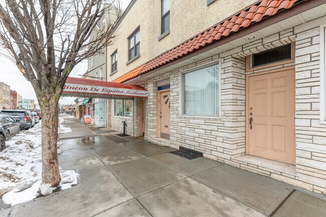 Plus de détails pour 614-616 Broadway, Bayonne, NJ - Commerce de détail à vendre
