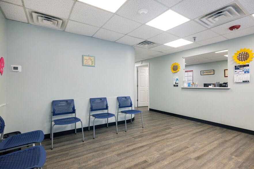 500 New Hempstead Rd, New City, NY à vendre - Photo du bâtiment - Image 3 de 27