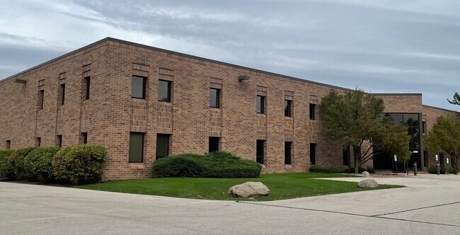 More details for 2855-2885 S Calhoun Rd, New Berlin, WI - Industrial for Lease