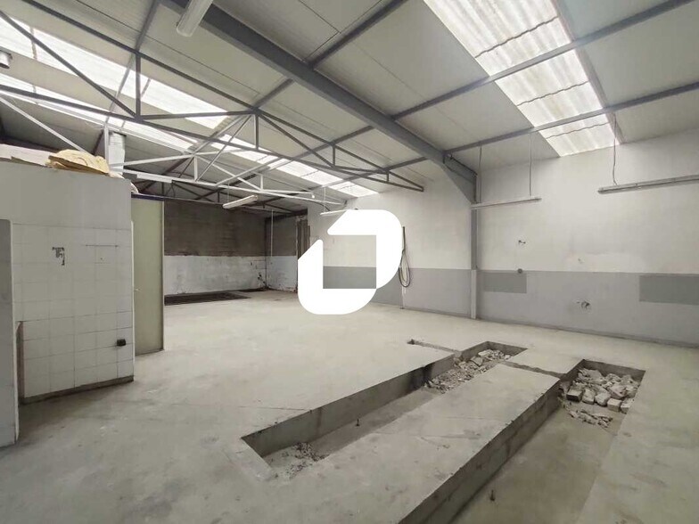 Flex in Jouy-en-Josas for sale - Interior Photo - Image 2 of 18