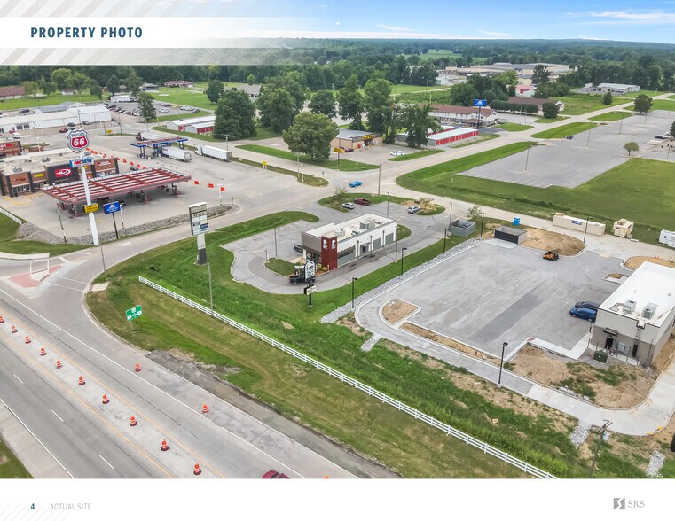 832 Factory Outlet Blvd, West Frankfort, IL à vendre - Photo du bâtiment - Image 3 de 10