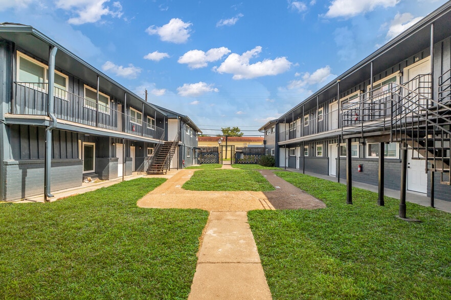 4706 Yellowstone Blvd, Houston, TX à vendre - Photo du bâtiment - Image 2 de 25