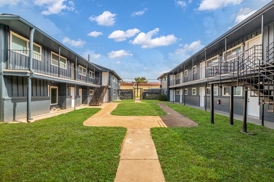 4706 Yellowstone Blvd, Houston, TX à vendre - Photo du bâtiment - Image 2 de 27