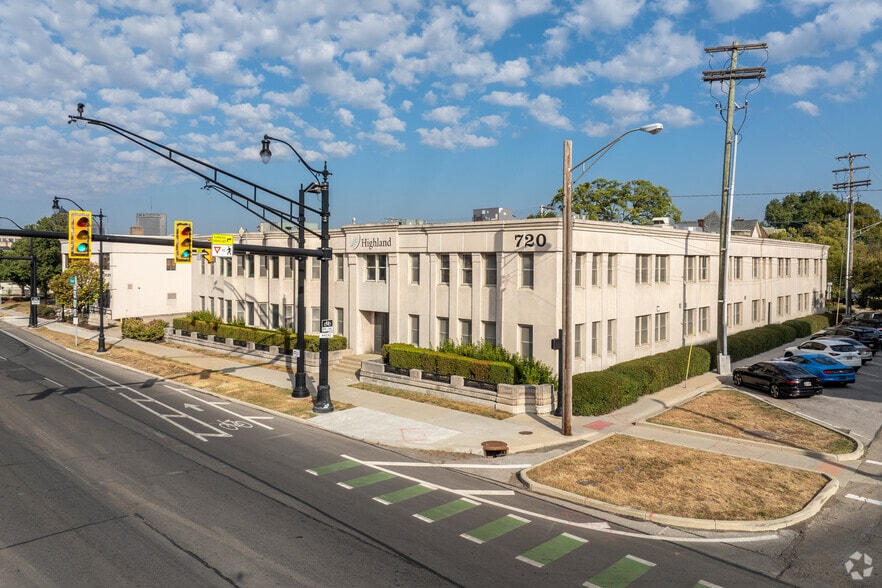 720 E Broad St, Columbus, OH for lease - Building Photo - Image 1 of 17