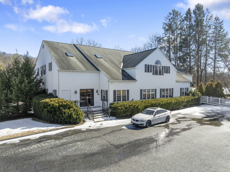 128 Litchfield Rd, New Milford, CT for sale - Building Photo - Image 1 of 65