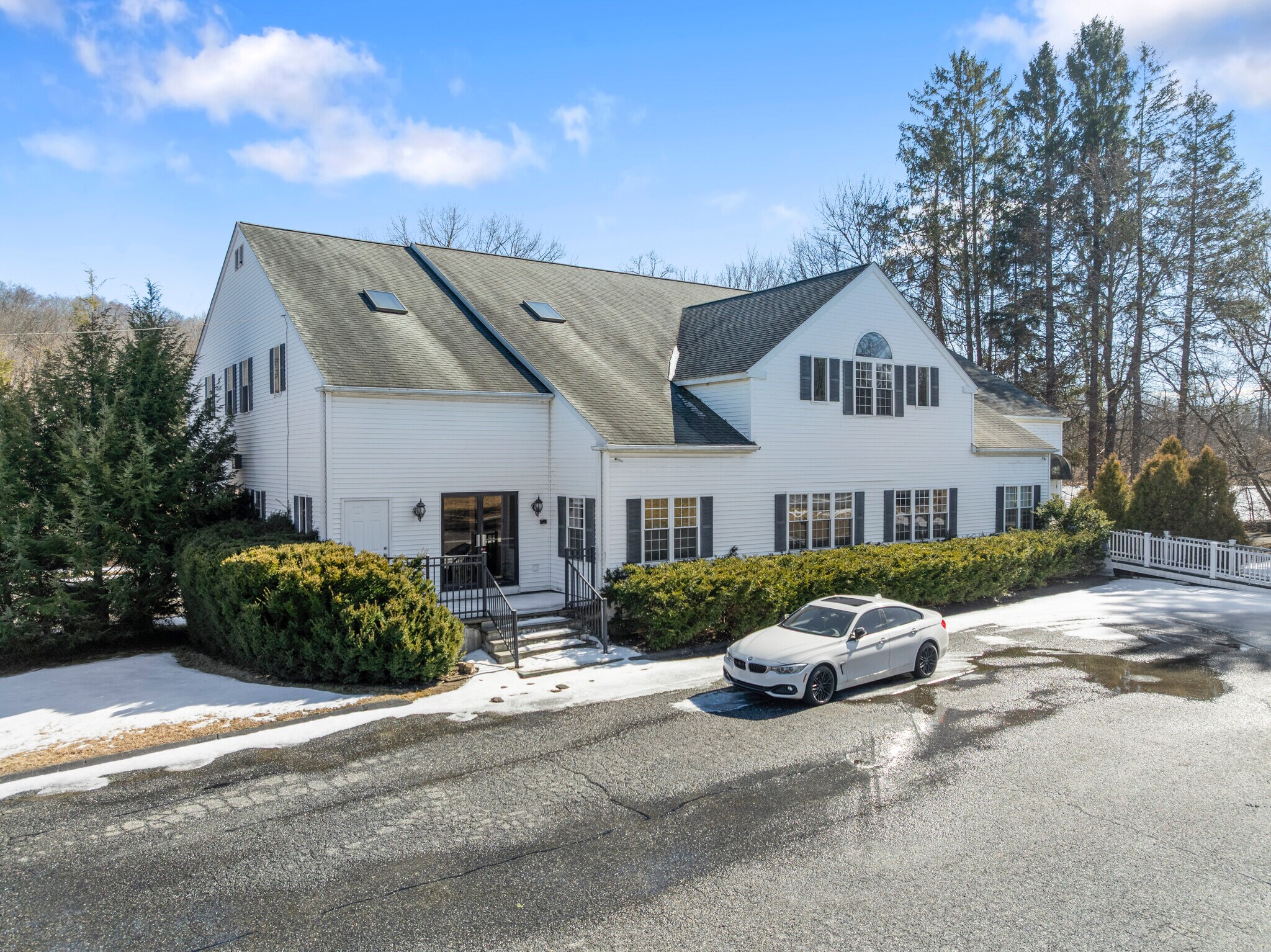 128 Litchfield Rd, New Milford, CT à vendre Photo du bâtiment- Image 1 de 66