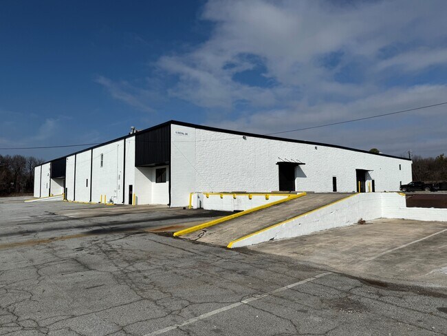 Plus de détails pour 15 Royal Dr, Forest Park, GA - Industriel à louer
