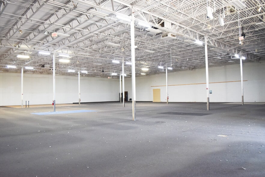 5916 W Loop 289, Lubbock, TX for lease - Building Photo - Image 2 of 12