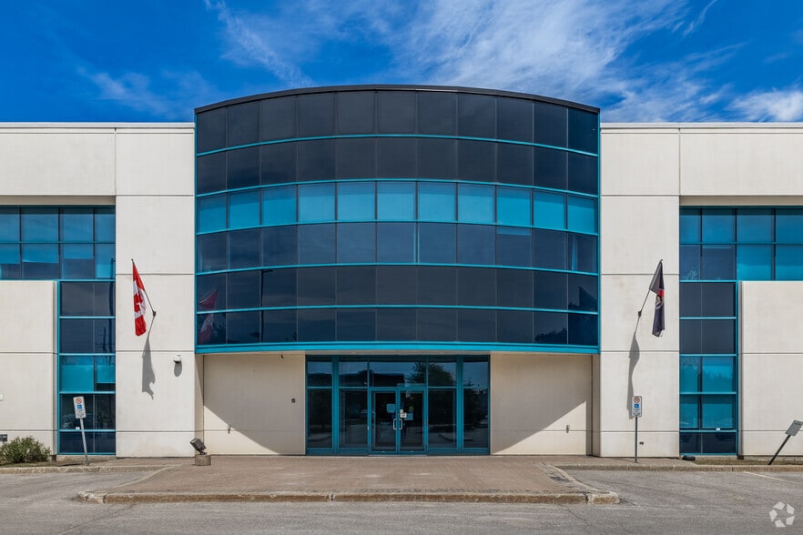 400 Hunt Club Rd, Ottawa, ON à louer - Photo du bâtiment - Image 3 de 3