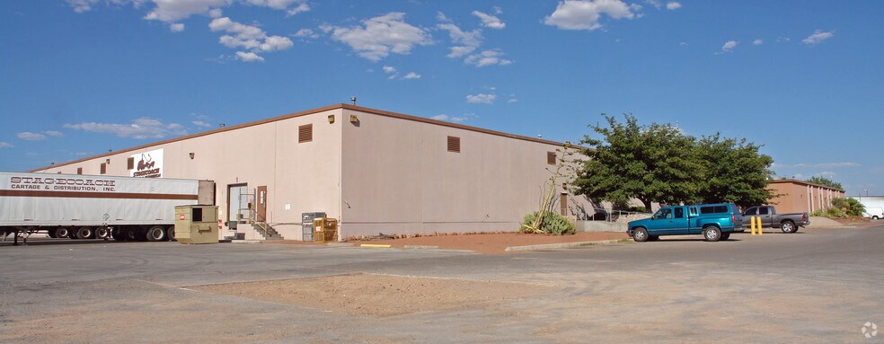 1138 Barranca Dr, El Paso, TX à louer - Photo du bâtiment - Image 3 de 16