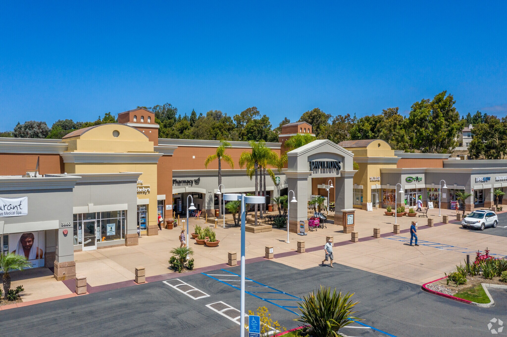 3804-3890 Valley Centre Dr, San Diego, CA à louer Photo du bâtiment- Image 1 de 10