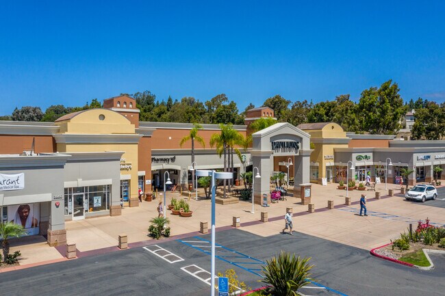 More details for 3804-3890 Valley Centre Dr, San Diego, CA - Retail for Lease