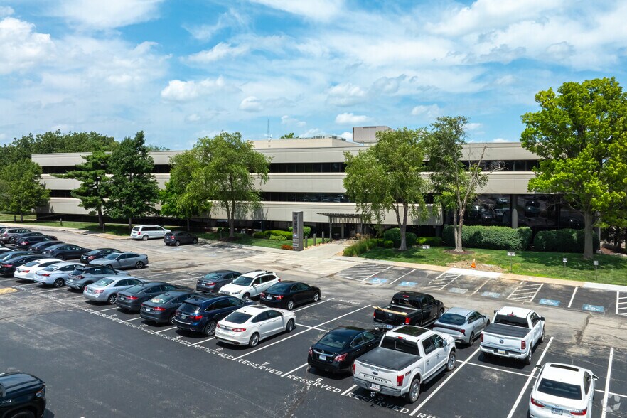 10881 Lowell Ave, Overland Park, KS à louer - Photo du bâtiment - Image 3 de 24
