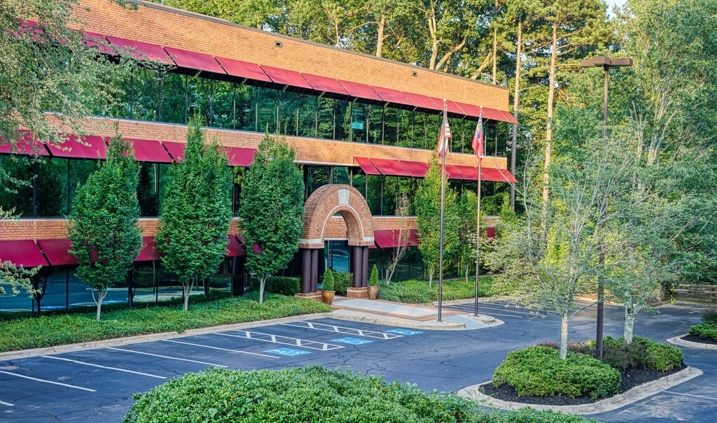 9755 Dogwood Rd, Roswell, GA for lease Interior Photo- Image 1 of 18