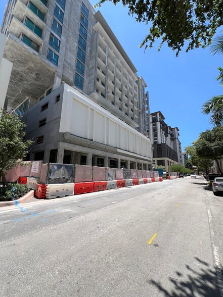 4011 Salzedo St, Coral Gables, FL for lease - Building Photo - Image 2 of 23