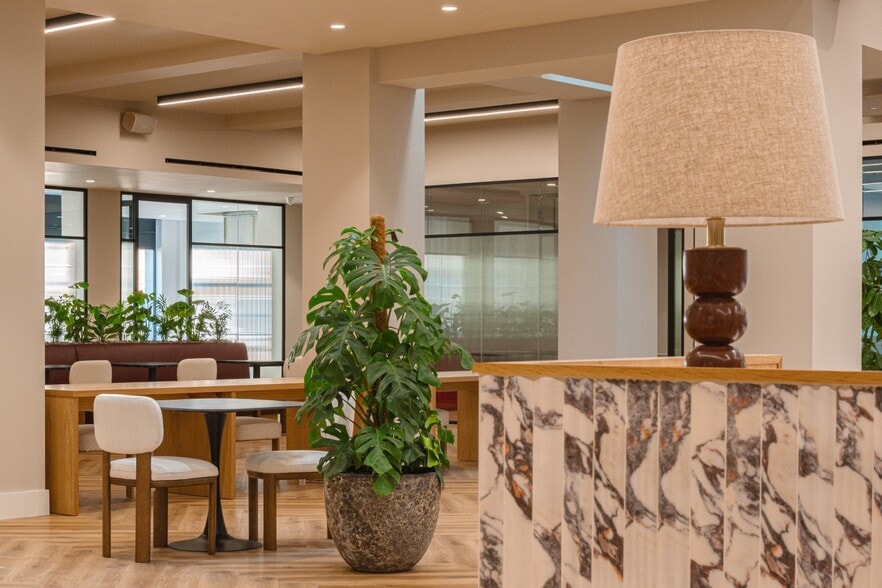 24 Eversholt St, London for lease - Building Photo - Image 3 of 17